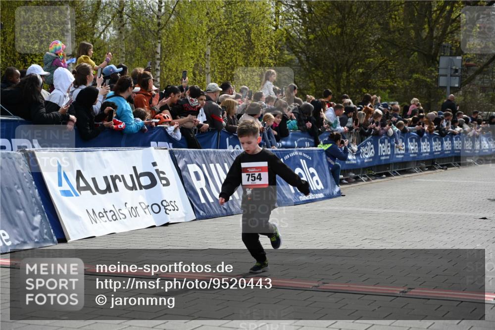 12.04.2026 - 45. Internationalen Wilhelmsburger Insellauf J. Mangold http://msf.ph/oto/9520443 12.04.2026 14:08:52 Ziel 774, 919, 754, 211, 711, 530 meine-sportfotos.de