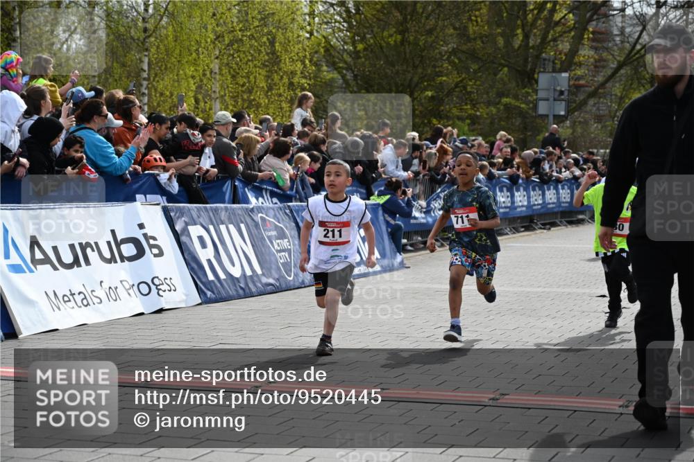 12.04.2026 - 45. Internationalen Wilhelmsburger Insellauf J. Mangold http://msf.ph/oto/9520445 12.04.2026 14:08:56 Ziel 754, 211, 711, 530, 91, 254, 1506, 266 meine-sportfotos.de