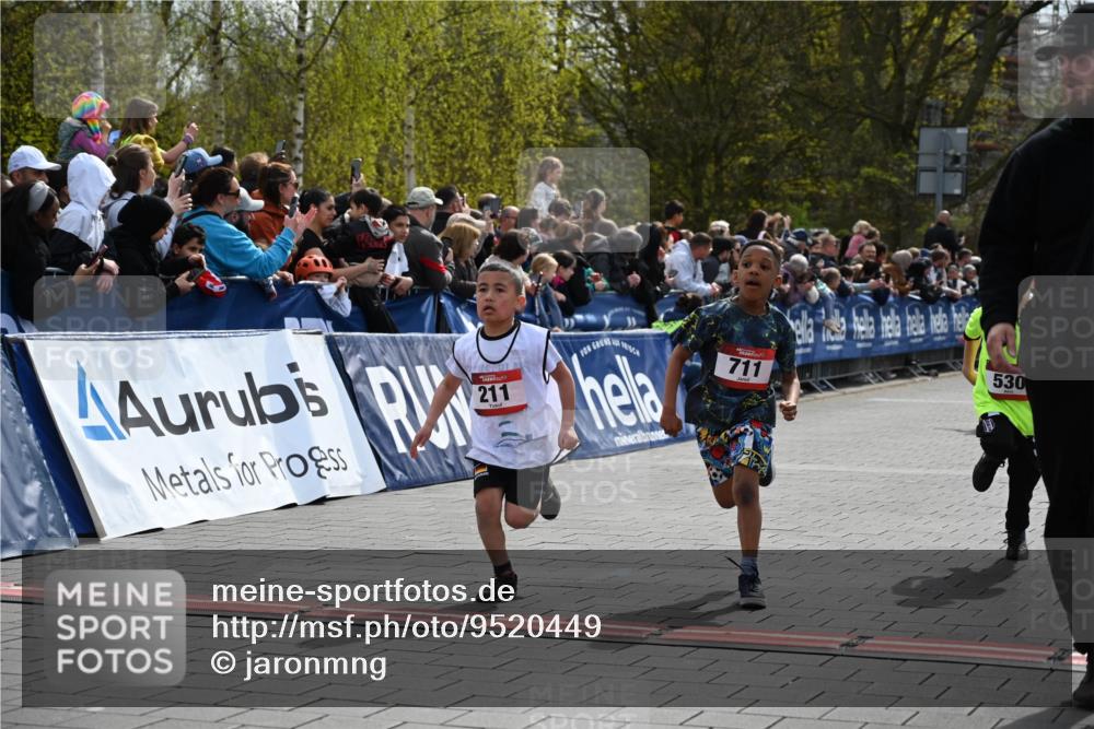 12.04.2026 - 45. Internationalen Wilhelmsburger Insellauf J. Mangold http://msf.ph/oto/9520449 12.04.2026 14:08:56 Ziel 754, 211, 711, 530, 91, 254, 1506, 266 meine-sportfotos.de