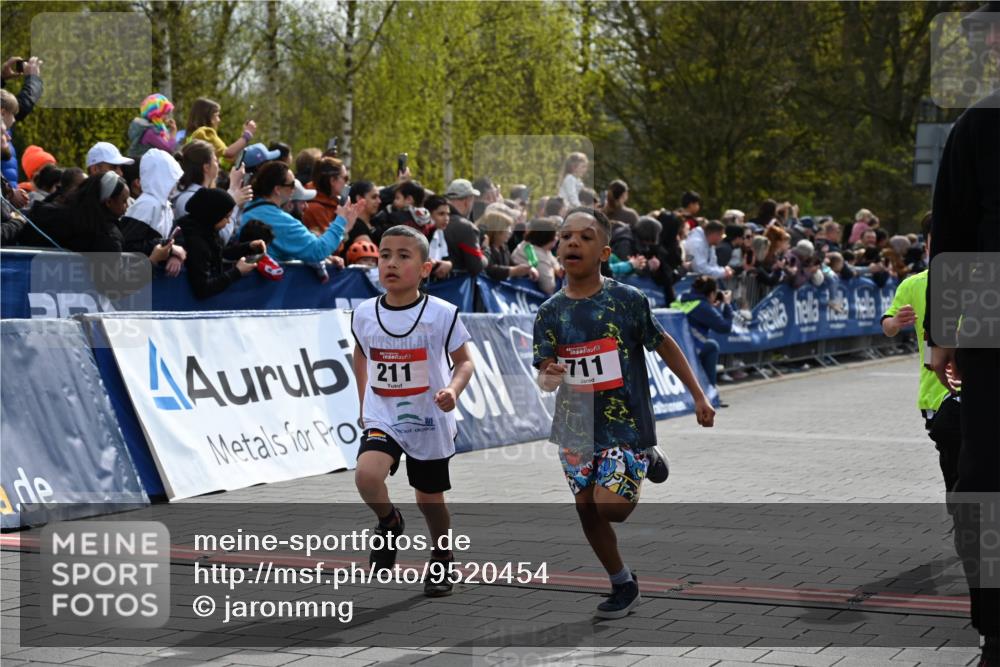 12.04.2026 - 45. Internationalen Wilhelmsburger Insellauf J. Mangold http://msf.ph/oto/9520454 12.04.2026 14:08:56 Ziel 754, 211, 711, 530, 91, 254, 1506, 266 meine-sportfotos.de