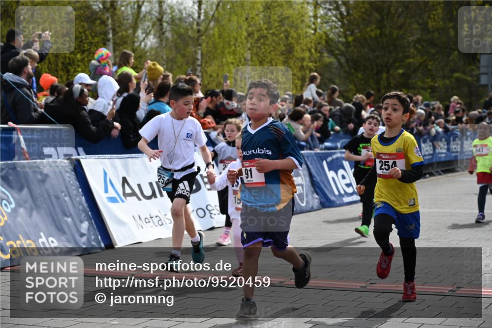 12.04.2026 - 45. Internationalen Wilhelmsburger Insellauf J. Mangold http://msf.ph/oto/9520459 12.04.2026 14:09:00 Ziel 211, 711, 530, 91, 254, 1506, 266, 713, 547, 762, 281, 928 meine-sportfotos.de