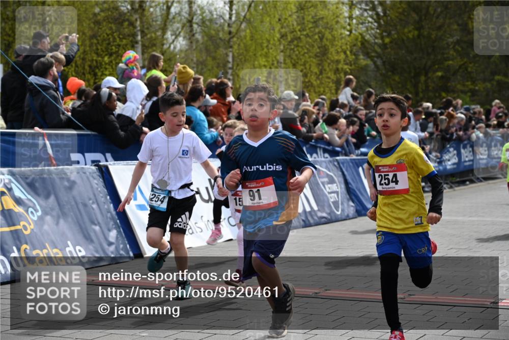 12.04.2026 - 45. Internationalen Wilhelmsburger Insellauf J. Mangold http://msf.ph/oto/9520461 12.04.2026 14:09:00 Ziel 211, 711, 530, 91, 254, 1506, 266, 713, 547, 762, 281, 928 meine-sportfotos.de