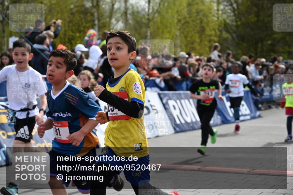 12.04.2026 - 45. Internationalen Wilhelmsburger Insellauf J. Mangold http://msf.ph/oto/9520467 12.04.2026 14:09:01 Ziel 91, 254, 1506, 266, 713, 547, 762, 281, 928, 953 meine-sportfotos.de