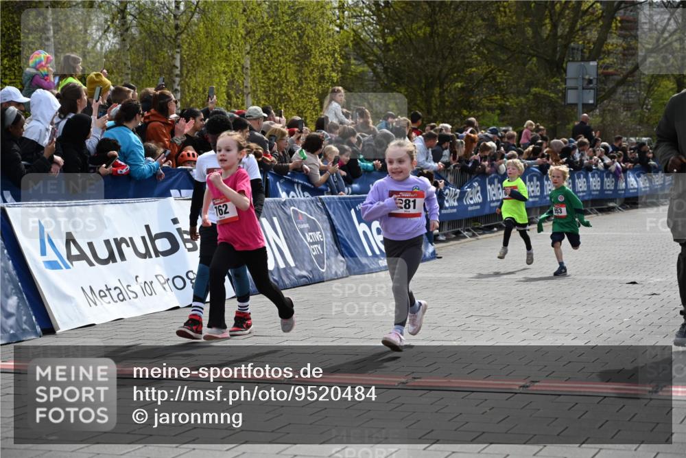 12.04.2026 - 45. Internationalen Wilhelmsburger Insellauf J. Mangold http://msf.ph/oto/9520484 12.04.2026 14:09:03 Ziel 91, 254, 1506, 266, 713, 547, 762, 281, 928, 953, 614, 235 meine-sportfotos.de