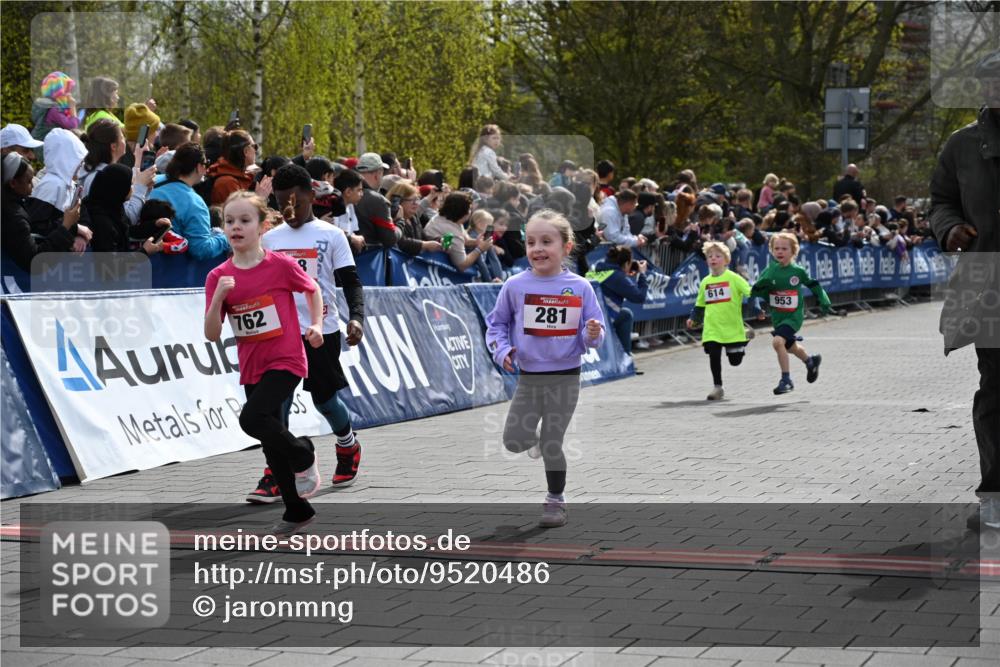 12.04.2026 - 45. Internationalen Wilhelmsburger Insellauf J. Mangold http://msf.ph/oto/9520486 12.04.2026 14:09:03 Ziel 91, 254, 1506, 266, 713, 547, 762, 281, 928, 953, 614, 235 meine-sportfotos.de
