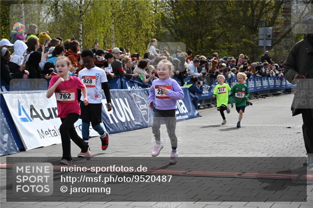 12.04.2026 - 45. Internationalen Wilhelmsburger Insellauf J. Mangold http://msf.ph/oto/9520487 12.04.2026 14:09:03 Ziel 91, 254, 1506, 266, 713, 547, 762, 281, 928, 953, 614, 235 meine-sportfotos.de