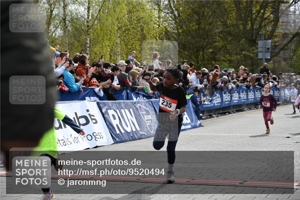 12.04.2026 - 45. Internationalen Wilhelmsburger Insellauf J. Mangold http://msf.ph/oto/9520494 12.04.2026 14:09:07 Ziel 762, 281, 928, 953, 614, 235, 50, 256, 214, 939, 274 meine-sportfotos.de