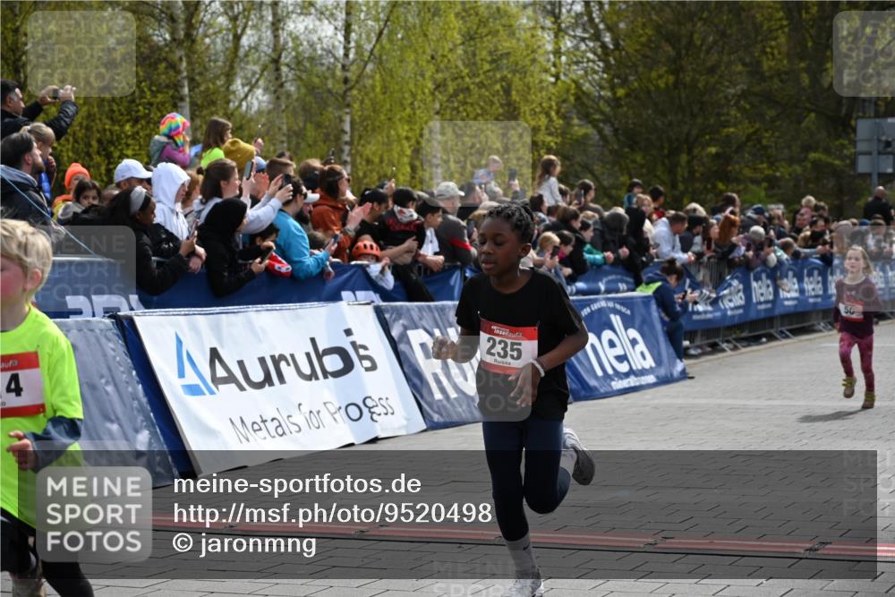 12.04.2026 - 45. Internationalen Wilhelmsburger Insellauf J. Mangold http://msf.ph/oto/9520498 12.04.2026 14:09:07 Ziel 762, 281, 928, 953, 614, 235, 50, 256, 214, 939, 274 meine-sportfotos.de
