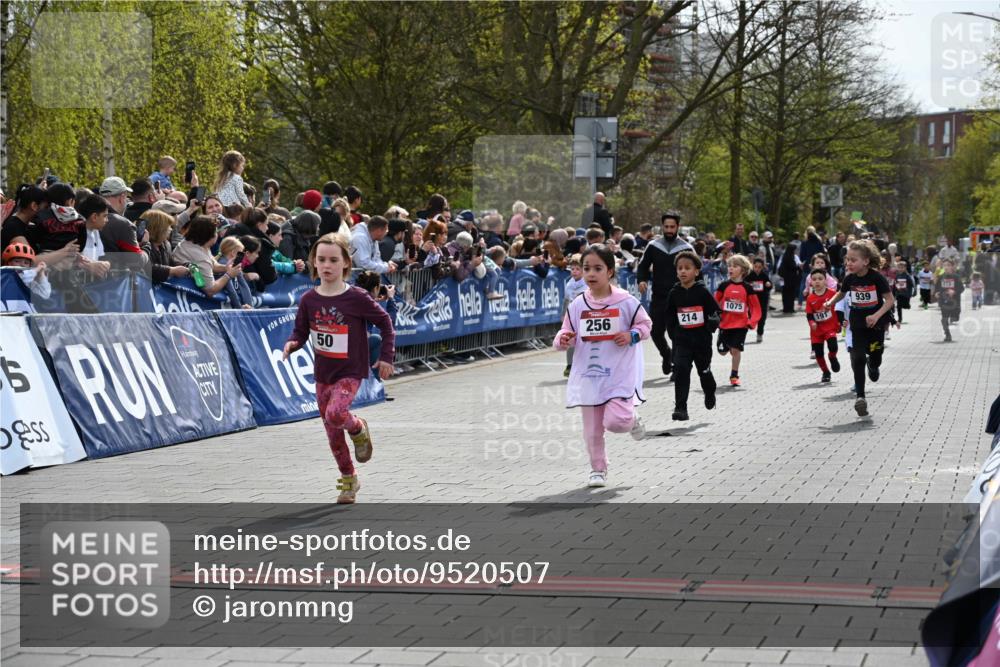 12.04.2026 - 45. Internationalen Wilhelmsburger Insellauf J. Mangold http://msf.ph/oto/9520507 12.04.2026 14:09:08 Ziel 928, 953, 614, 235, 50, 256, 214, 939, 274, 191, 1075 meine-sportfotos.de