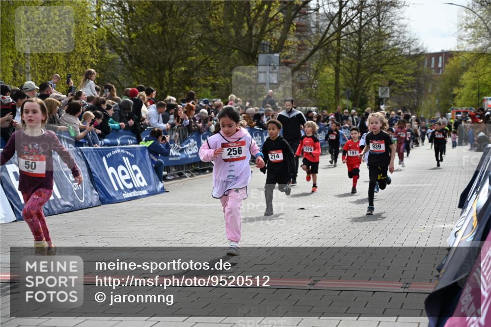 12.04.2026 - 45. Internationalen Wilhelmsburger Insellauf J. Mangold http://msf.ph/oto/9520512 12.04.2026 14:09:09 Ziel 953, 614, 235, 50, 256, 214, 939, 274, 191, 1075, 52, 247 meine-sportfotos.de