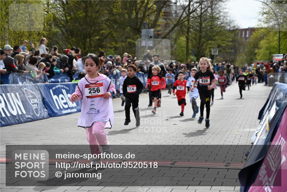 12.04.2026 - 45. Internationalen Wilhelmsburger Insellauf J. Mangold http://msf.ph/oto/9520518 12.04.2026 14:09:10 Ziel 614, 235, 50, 256, 214, 939, 274, 191, 1075, 52, 247, 453, 273 meine-sportfotos.de