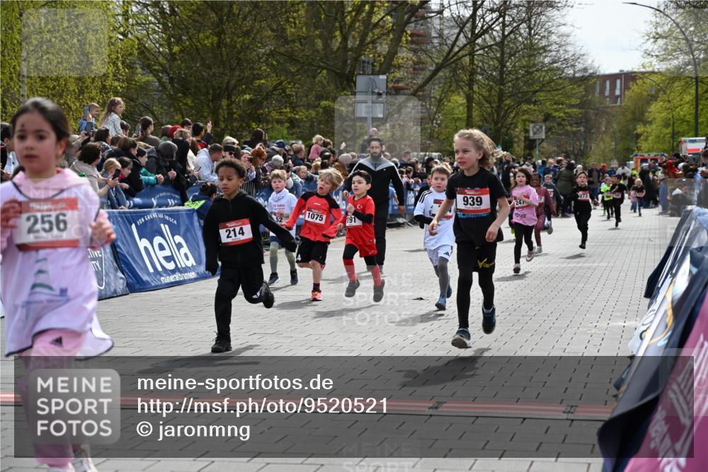 12.04.2026 - 45. Internationalen Wilhelmsburger Insellauf J. Mangold http://msf.ph/oto/9520521 12.04.2026 14:09:10 Ziel 614, 235, 50, 256, 214, 939, 274, 191, 1075, 52, 247, 453, 273 meine-sportfotos.de