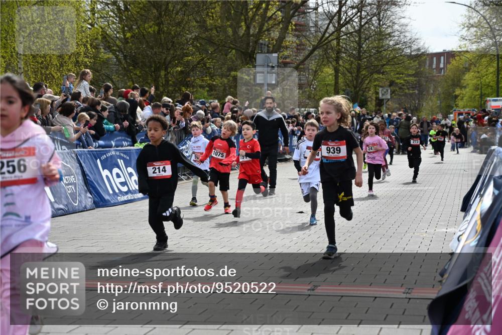 12.04.2026 - 45. Internationalen Wilhelmsburger Insellauf J. Mangold http://msf.ph/oto/9520522 12.04.2026 14:09:10 Ziel 614, 235, 50, 256, 214, 939, 274, 191, 1075, 52, 247, 453, 273 meine-sportfotos.de