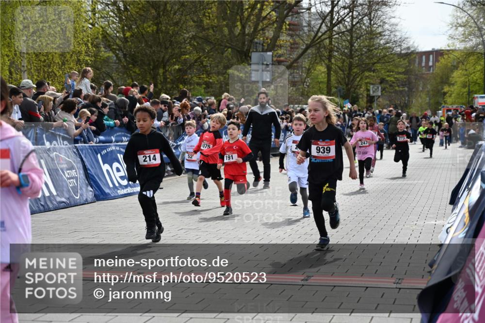 12.04.2026 - 45. Internationalen Wilhelmsburger Insellauf J. Mangold http://msf.ph/oto/9520523 12.04.2026 14:09:10 Ziel 614, 235, 50, 256, 214, 939, 274, 191, 1075, 52, 247, 453, 273 meine-sportfotos.de