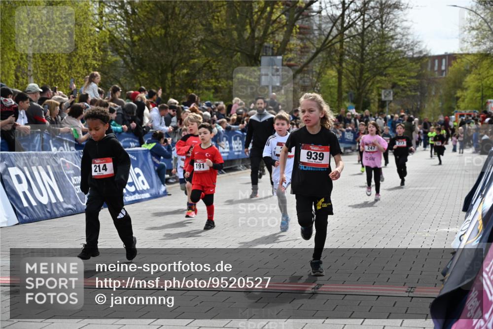 12.04.2026 - 45. Internationalen Wilhelmsburger Insellauf J. Mangold http://msf.ph/oto/9520527 12.04.2026 14:09:11 Ziel 50, 256, 214, 939, 274, 191, 1075, 52, 247, 453, 273, 955 meine-sportfotos.de