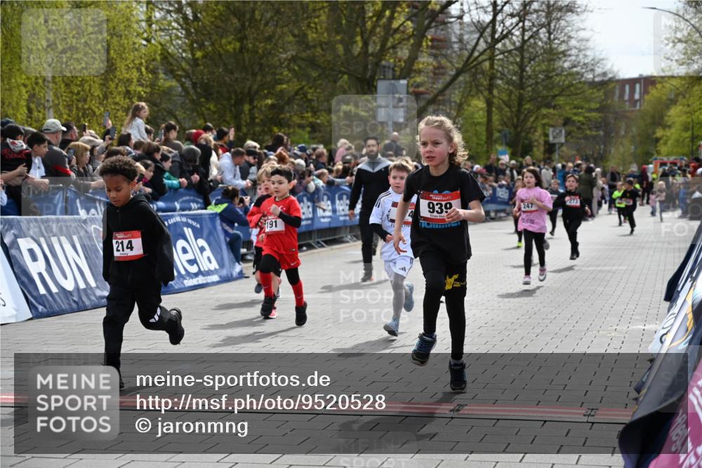 12.04.2026 - 45. Internationalen Wilhelmsburger Insellauf J. Mangold http://msf.ph/oto/9520528 12.04.2026 14:09:11 Ziel 50, 256, 214, 939, 274, 191, 1075, 52, 247, 453, 273, 955 meine-sportfotos.de
