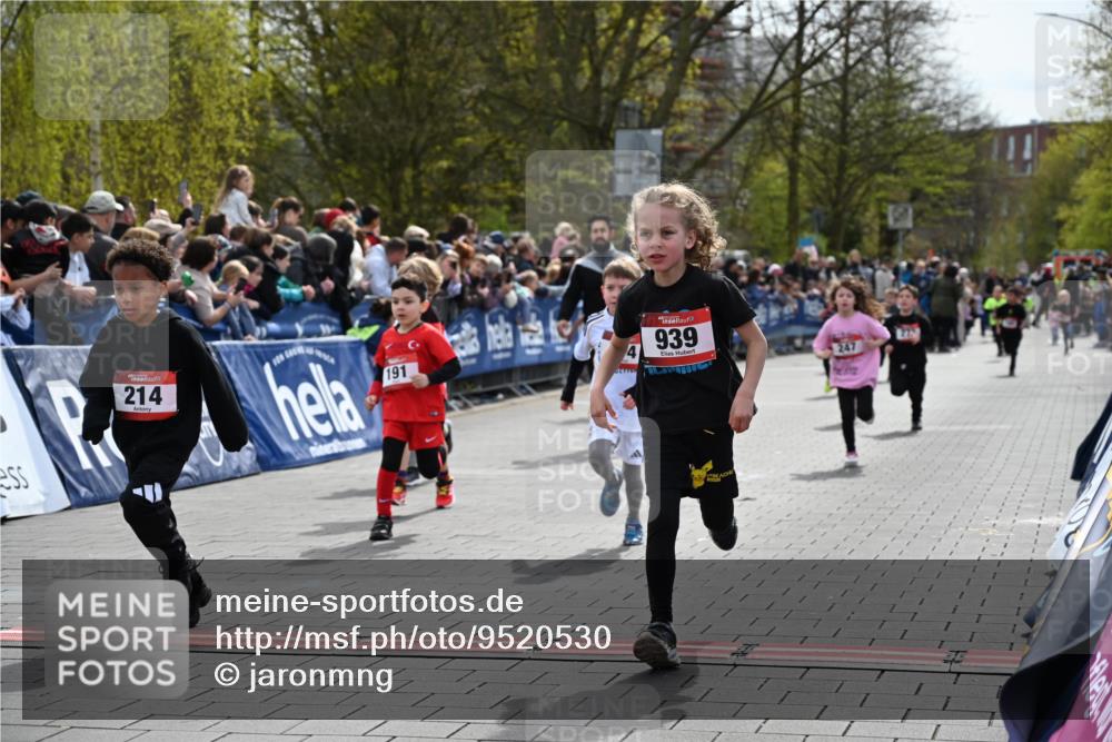 12.04.2026 - 45. Internationalen Wilhelmsburger Insellauf J. Mangold http://msf.ph/oto/9520530 12.04.2026 14:09:11 Ziel 50, 256, 214, 939, 274, 191, 1075, 52, 247, 453, 273, 955 meine-sportfotos.de