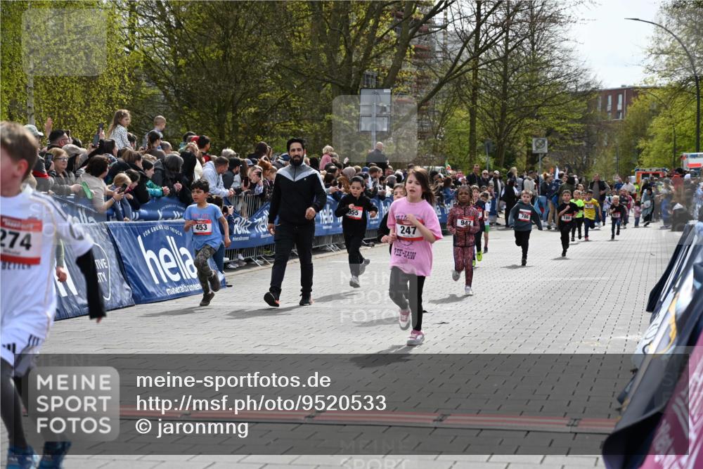 12.04.2026 - 45. Internationalen Wilhelmsburger Insellauf J. Mangold http://msf.ph/oto/9520533 12.04.2026 14:09:13 Ziel 50, 256, 214, 939, 274, 191, 1075, 52, 247, 453, 273, 955, 786 meine-sportfotos.de