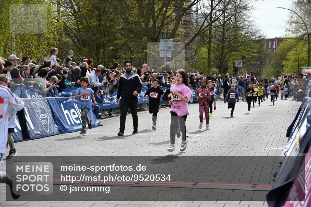 12.04.2026 - 45. Internationalen Wilhelmsburger Insellauf J. Mangold http://msf.ph/oto/9520534 12.04.2026 14:09:13 Ziel 50, 256, 214, 939, 274, 191, 1075, 52, 247, 453, 273, 955, 786 meine-sportfotos.de