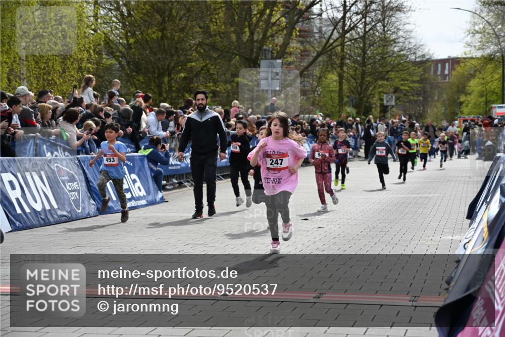 12.04.2026 - 45. Internationalen Wilhelmsburger Insellauf J. Mangold http://msf.ph/oto/9520537 12.04.2026 14:09:13 Ziel 50, 256, 214, 939, 274, 191, 1075, 52, 247, 453, 273, 955, 786 meine-sportfotos.de