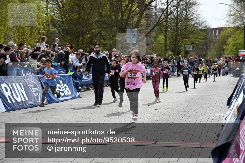 12.04.2026 - 45. Internationalen Wilhelmsburger Insellauf J. Mangold http://msf.ph/oto/9520538 12.04.2026 14:09:13 Ziel 50, 256, 214, 939, 274, 191, 1075, 52, 247, 453, 273, 955, 786 meine-sportfotos.de