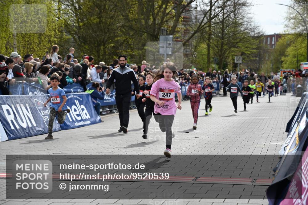 12.04.2026 - 45. Internationalen Wilhelmsburger Insellauf J. Mangold http://msf.ph/oto/9520539 12.04.2026 14:09:13 Ziel 50, 256, 214, 939, 274, 191, 1075, 52, 247, 453, 273, 955, 786 meine-sportfotos.de