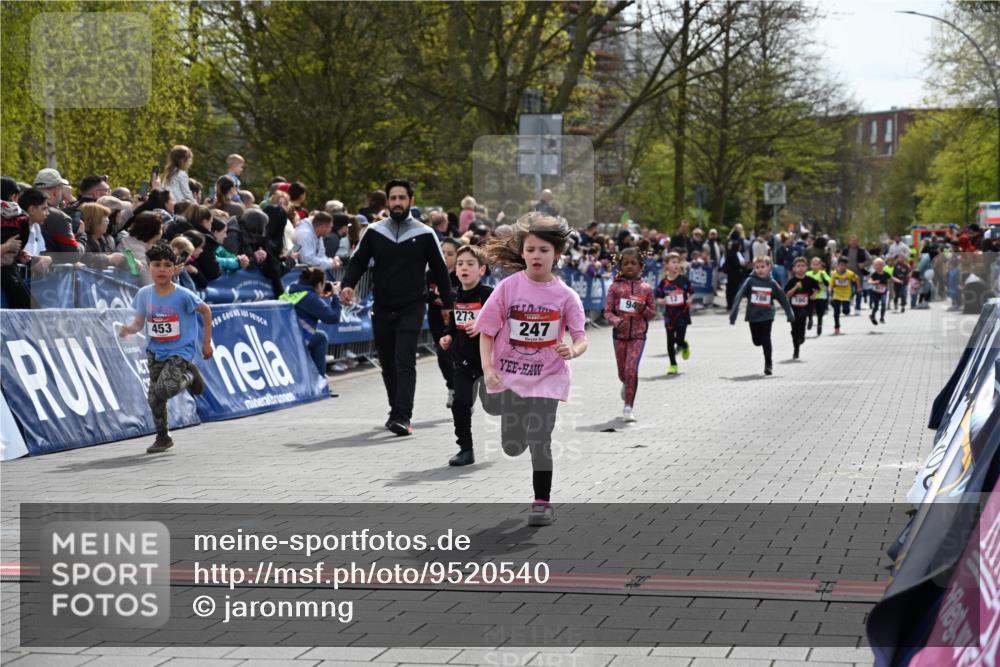 12.04.2026 - 45. Internationalen Wilhelmsburger Insellauf J. Mangold http://msf.ph/oto/9520540 12.04.2026 14:09:13 Ziel 50, 256, 214, 939, 274, 191, 1075, 52, 247, 453, 273, 955, 786 meine-sportfotos.de