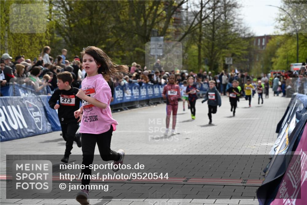12.04.2026 - 45. Internationalen Wilhelmsburger Insellauf J. Mangold http://msf.ph/oto/9520544 12.04.2026 14:09:14 Ziel 214, 939, 274, 191, 1075, 52, 247, 453, 273, 955, 786, 947, 180 meine-sportfotos.de