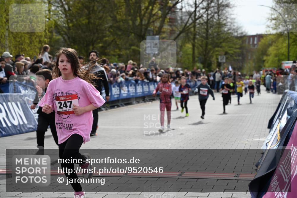 12.04.2026 - 45. Internationalen Wilhelmsburger Insellauf J. Mangold http://msf.ph/oto/9520546 12.04.2026 14:09:14 Ziel 214, 939, 274, 191, 1075, 52, 247, 453, 273, 955, 786, 947, 180 meine-sportfotos.de