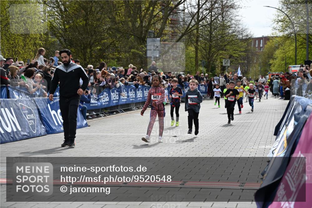 12.04.2026 - 45. Internationalen Wilhelmsburger Insellauf J. Mangold http://msf.ph/oto/9520548 12.04.2026 14:09:15 Ziel 214, 939, 274, 191, 1075, 52, 247, 453, 273, 955, 786, 947, 180, 12 meine-sportfotos.de