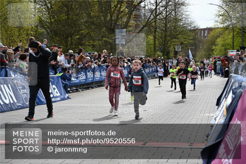 12.04.2026 - 45. Internationalen Wilhelmsburger Insellauf J. Mangold http://msf.ph/oto/9520556 12.04.2026 14:09:16 Ziel 191, 1075, 52, 247, 453, 273, 955, 786, 947, 180, 12, 911, 741, 1502 meine-sportfotos.de