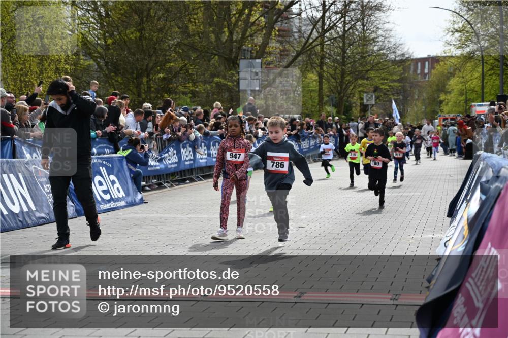 12.04.2026 - 45. Internationalen Wilhelmsburger Insellauf J. Mangold http://msf.ph/oto/9520558 12.04.2026 14:09:16 Ziel 191, 1075, 52, 247, 453, 273, 955, 786, 947, 180, 12, 911, 741, 1502 meine-sportfotos.de