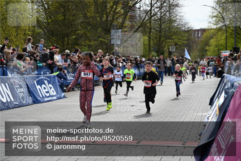 12.04.2026 - 45. Internationalen Wilhelmsburger Insellauf J. Mangold http://msf.ph/oto/9520559 12.04.2026 14:09:17 Ziel 52, 247, 453, 273, 955, 786, 947, 180, 12, 911, 741, 1502, 927, 215 meine-sportfotos.de