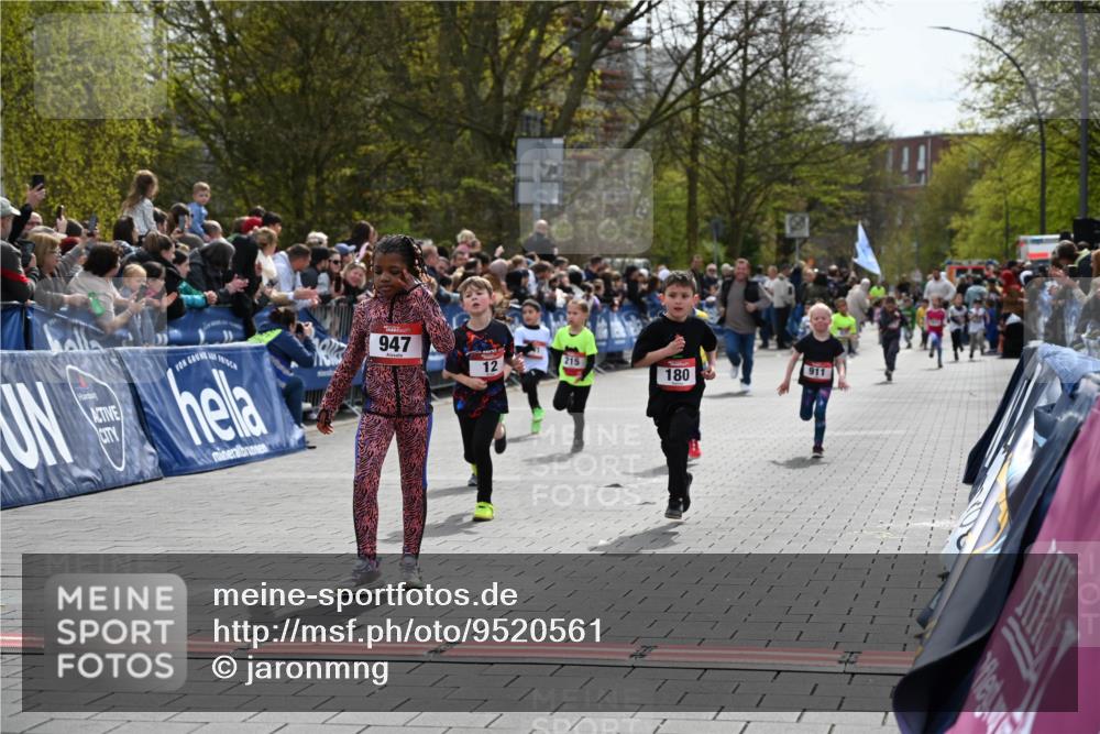 12.04.2026 - 45. Internationalen Wilhelmsburger Insellauf J. Mangold http://msf.ph/oto/9520561 12.04.2026 14:09:17 Ziel 52, 247, 453, 273, 955, 786, 947, 180, 12, 911, 741, 1502, 927, 215 meine-sportfotos.de