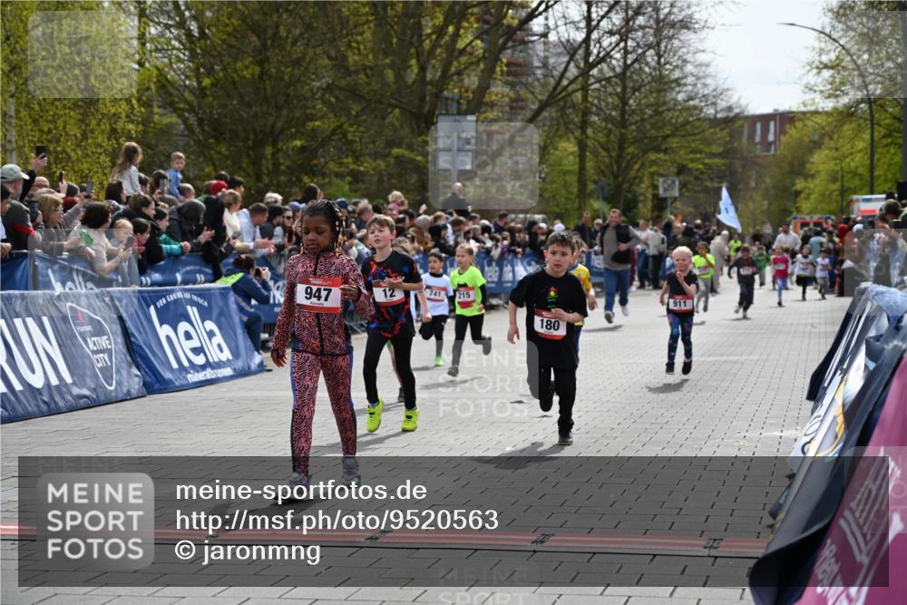 12.04.2026 - 45. Internationalen Wilhelmsburger Insellauf J. Mangold http://msf.ph/oto/9520563 12.04.2026 14:09:18 Ziel 453, 273, 955, 786, 947, 180, 12, 911, 741, 1502, 927, 215, 577 meine-sportfotos.de
