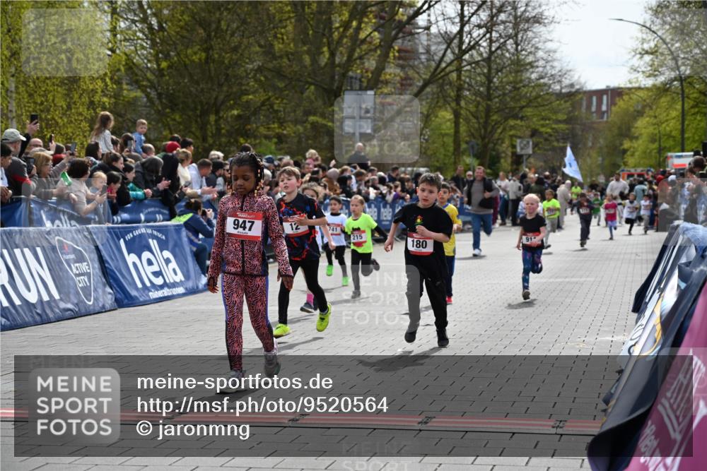 12.04.2026 - 45. Internationalen Wilhelmsburger Insellauf J. Mangold http://msf.ph/oto/9520564 12.04.2026 14:09:18 Ziel 453, 273, 955, 786, 947, 180, 12, 911, 741, 1502, 927, 215, 577 meine-sportfotos.de