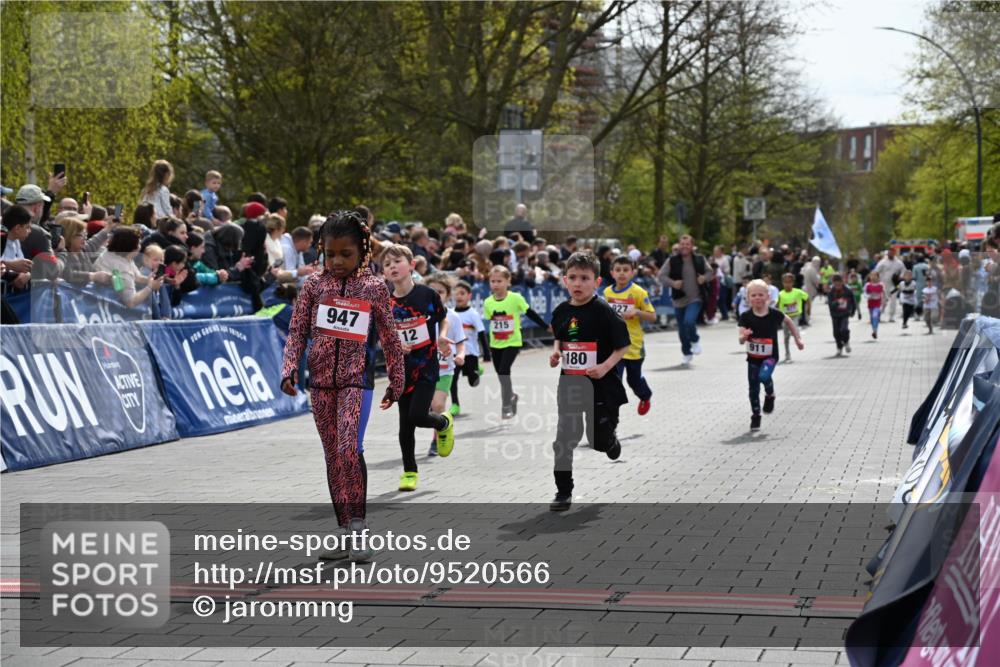 12.04.2026 - 45. Internationalen Wilhelmsburger Insellauf J. Mangold http://msf.ph/oto/9520566 12.04.2026 14:09:18 Ziel 453, 273, 955, 786, 947, 180, 12, 911, 741, 1502, 927, 215, 577 meine-sportfotos.de