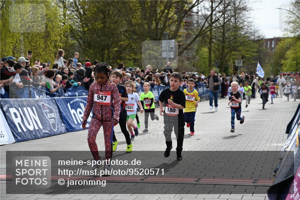 12.04.2026 - 45. Internationalen Wilhelmsburger Insellauf J. Mangold http://msf.ph/oto/9520571 12.04.2026 14:09:18 Ziel 453, 273, 955, 786, 947, 180, 12, 911, 741, 1502, 927, 215, 577 meine-sportfotos.de