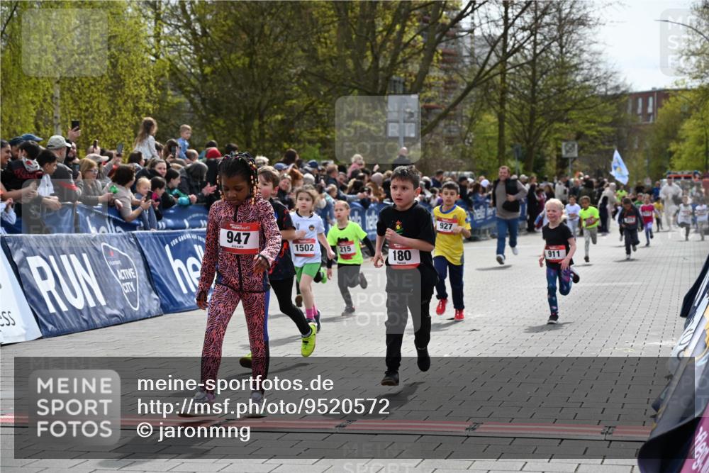 12.04.2026 - 45. Internationalen Wilhelmsburger Insellauf J. Mangold http://msf.ph/oto/9520572 12.04.2026 14:09:18 Ziel 453, 273, 955, 786, 947, 180, 12, 911, 741, 1502, 927, 215, 577 meine-sportfotos.de