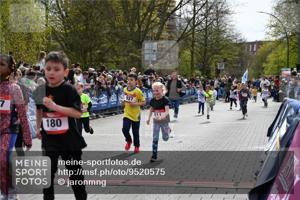 12.04.2026 - 45. Internationalen Wilhelmsburger Insellauf J. Mangold http://msf.ph/oto/9520575 12.04.2026 14:09:20 Ziel 786, 947, 180, 12, 911, 741, 1502, 927, 215, 577, 223, 271 meine-sportfotos.de