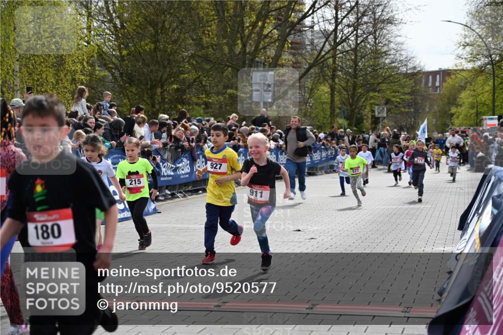 12.04.2026 - 45. Internationalen Wilhelmsburger Insellauf J. Mangold http://msf.ph/oto/9520577 12.04.2026 14:09:20 Ziel 786, 947, 180, 12, 911, 741, 1502, 927, 215, 577, 223, 271 meine-sportfotos.de