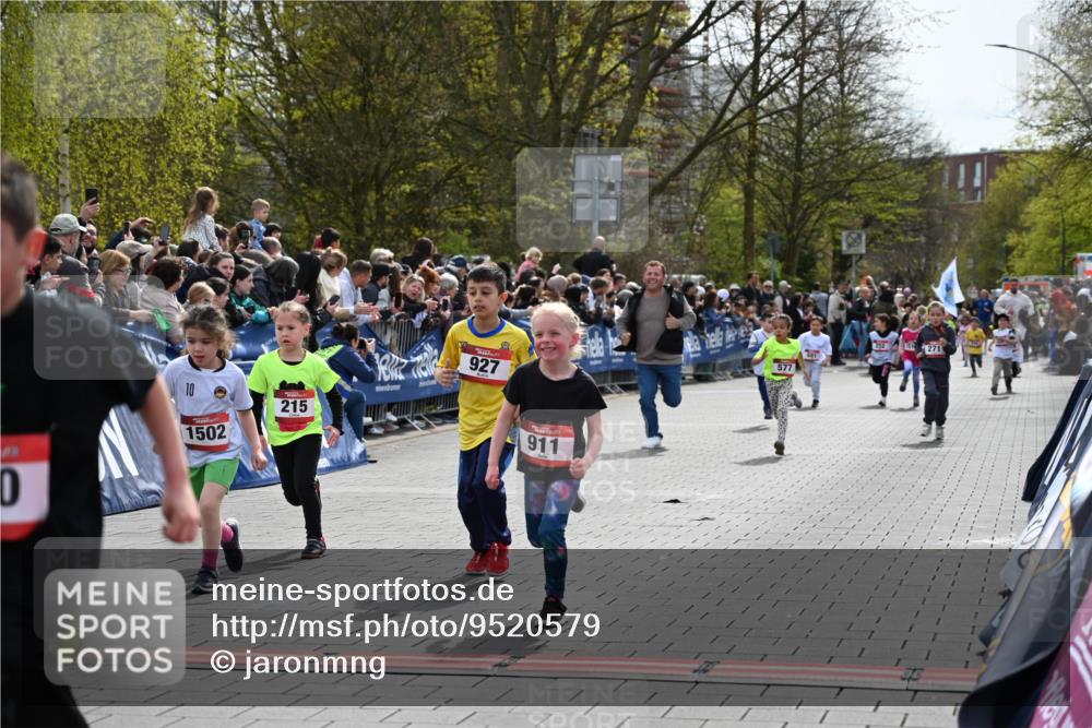 12.04.2026 - 45. Internationalen Wilhelmsburger Insellauf J. Mangold http://msf.ph/oto/9520579 12.04.2026 14:09:20 Ziel 786, 947, 180, 12, 911, 741, 1502, 927, 215, 577, 223, 271 meine-sportfotos.de