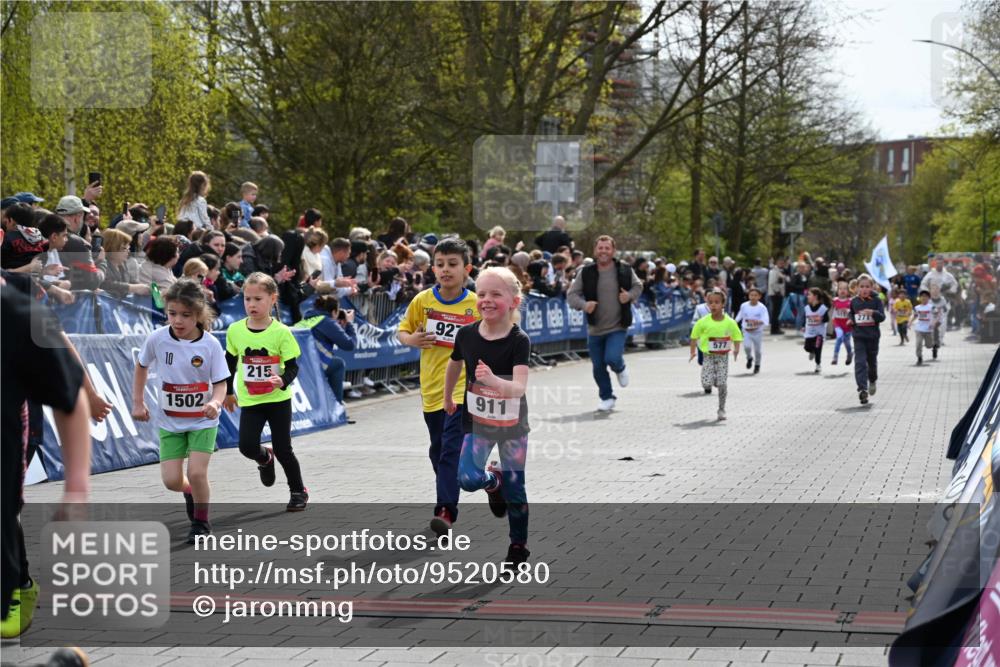 12.04.2026 - 45. Internationalen Wilhelmsburger Insellauf J. Mangold http://msf.ph/oto/9520580 12.04.2026 14:09:20 Ziel 786, 947, 180, 12, 911, 741, 1502, 927, 215, 577, 223, 271 meine-sportfotos.de