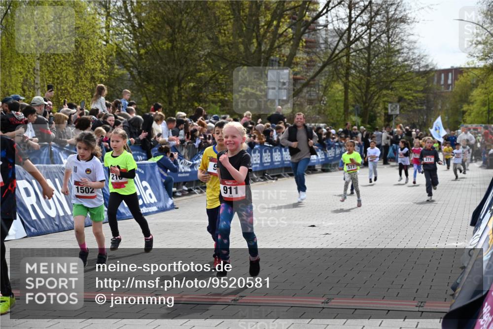 12.04.2026 - 45. Internationalen Wilhelmsburger Insellauf J. Mangold http://msf.ph/oto/9520581 12.04.2026 14:09:20 Ziel 786, 947, 180, 12, 911, 741, 1502, 927, 215, 577, 223, 271 meine-sportfotos.de