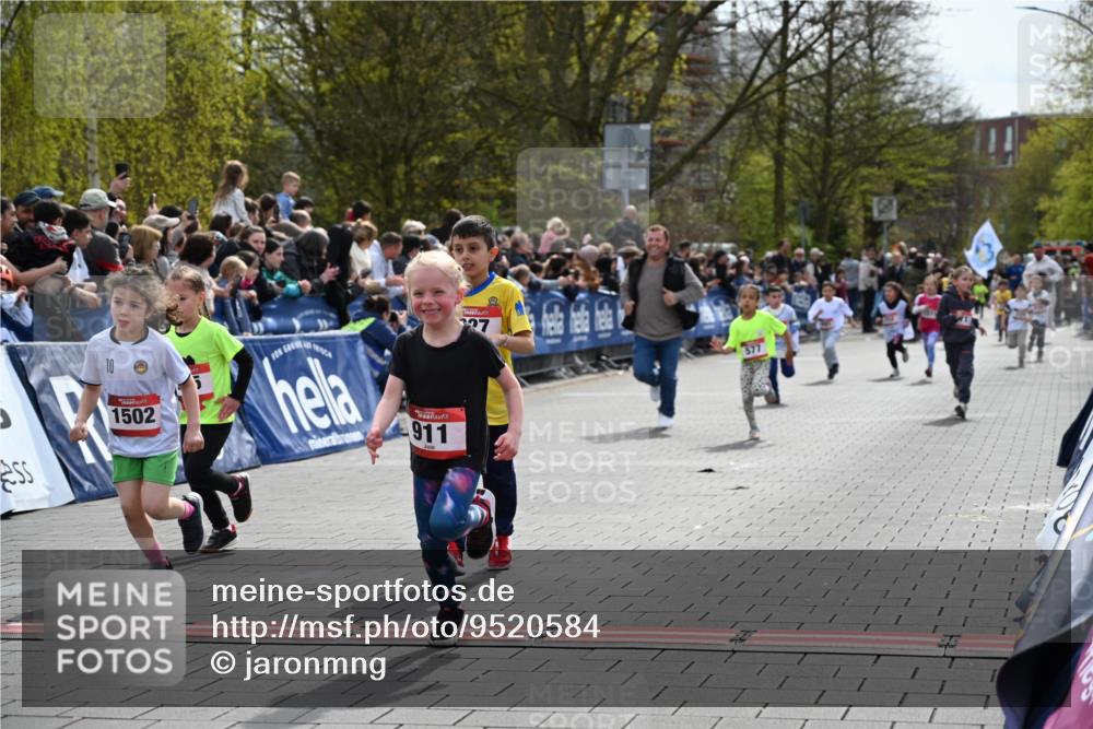 12.04.2026 - 45. Internationalen Wilhelmsburger Insellauf J. Mangold http://msf.ph/oto/9520584 12.04.2026 14:09:20 Ziel 786, 947, 180, 12, 911, 741, 1502, 927, 215, 577, 223, 271 meine-sportfotos.de
