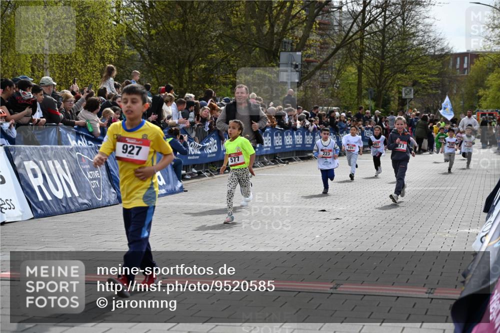 12.04.2026 - 45. Internationalen Wilhelmsburger Insellauf J. Mangold http://msf.ph/oto/9520585 12.04.2026 14:09:21 Ziel 947, 180, 12, 911, 741, 1502, 927, 215, 577, 223, 271, 691, 1511 meine-sportfotos.de