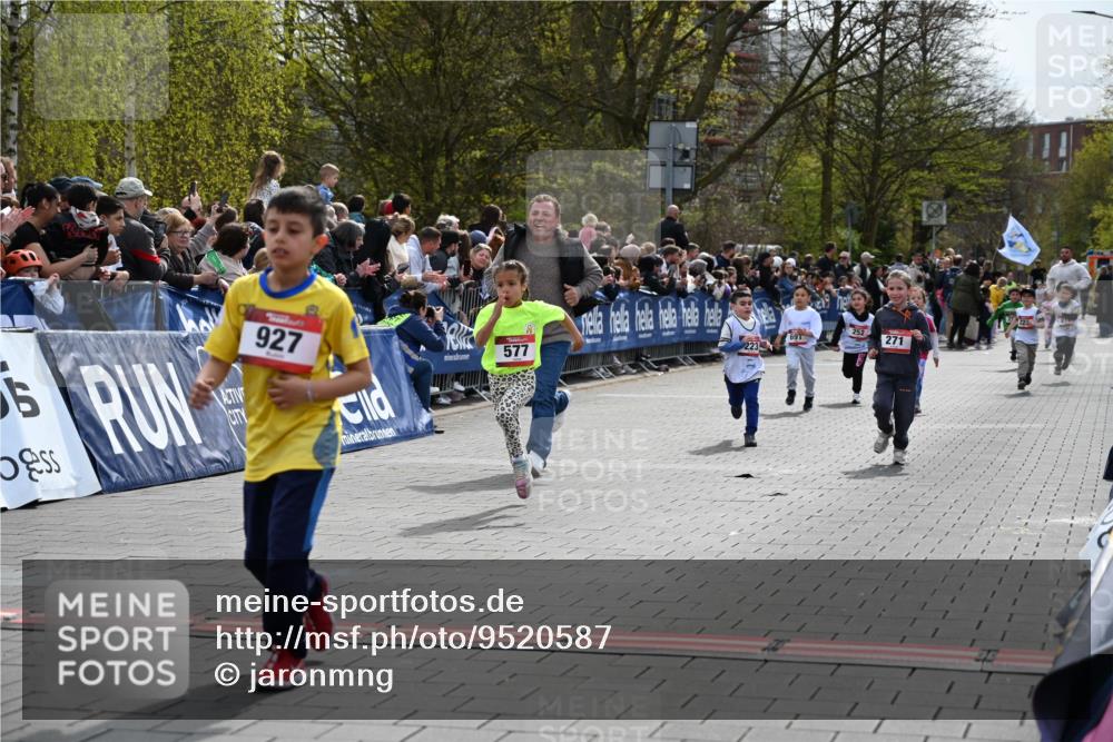 12.04.2026 - 45. Internationalen Wilhelmsburger Insellauf J. Mangold http://msf.ph/oto/9520587 12.04.2026 14:09:22 Ziel 947, 180, 12, 911, 741, 1502, 927, 215, 577, 223, 271, 691, 1511, 252 meine-sportfotos.de
