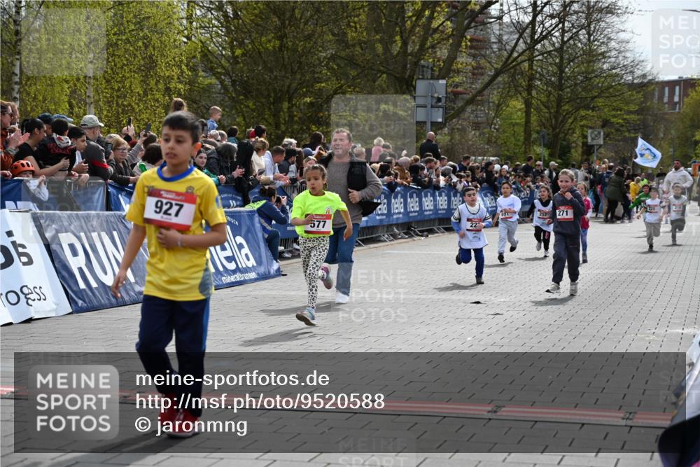12.04.2026 - 45. Internationalen Wilhelmsburger Insellauf J. Mangold http://msf.ph/oto/9520588 12.04.2026 14:09:22 Ziel 947, 180, 12, 911, 741, 1502, 927, 215, 577, 223, 271, 691, 1511, 252 meine-sportfotos.de