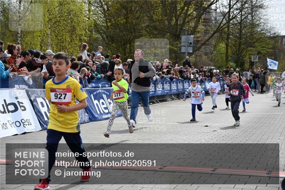 12.04.2026 - 45. Internationalen Wilhelmsburger Insellauf J. Mangold http://msf.ph/oto/9520591 12.04.2026 14:09:22 Ziel 947, 180, 12, 911, 741, 1502, 927, 215, 577, 223, 271, 691, 1511, 252 meine-sportfotos.de