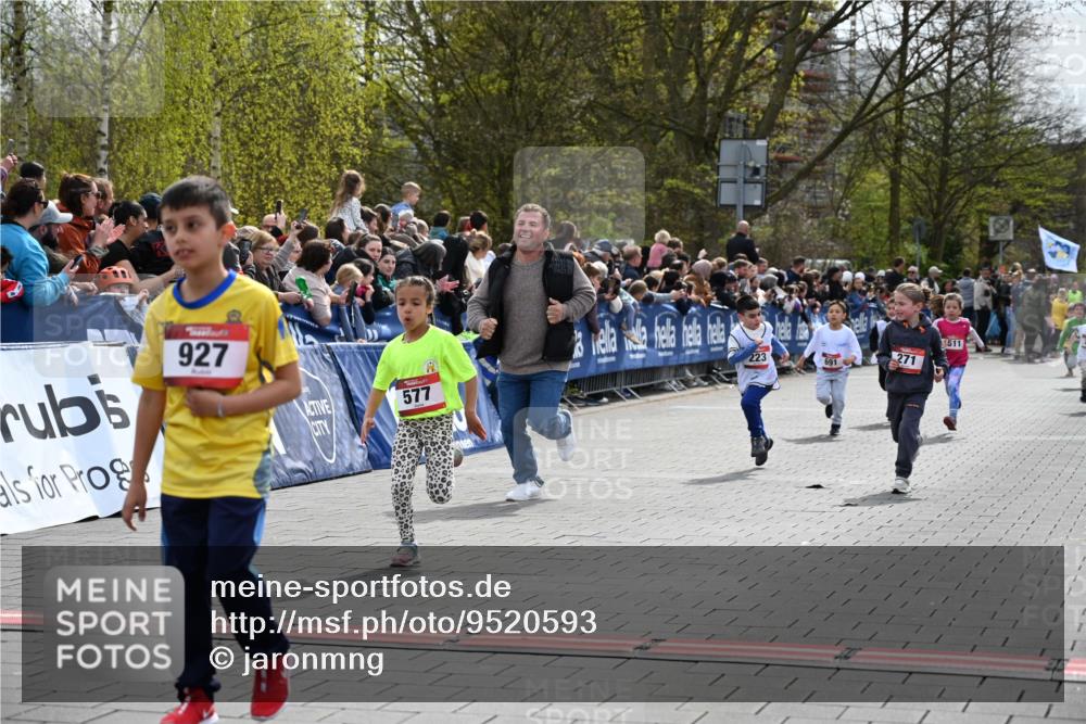 12.04.2026 - 45. Internationalen Wilhelmsburger Insellauf J. Mangold http://msf.ph/oto/9520593 12.04.2026 14:09:22 Ziel 947, 180, 12, 911, 741, 1502, 927, 215, 577, 223, 271, 691, 1511, 252 meine-sportfotos.de